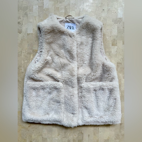 ZARA Girls Faux Fur Vest Cream Color Fall/Winter - size 8-9 - Picture 3 of 9